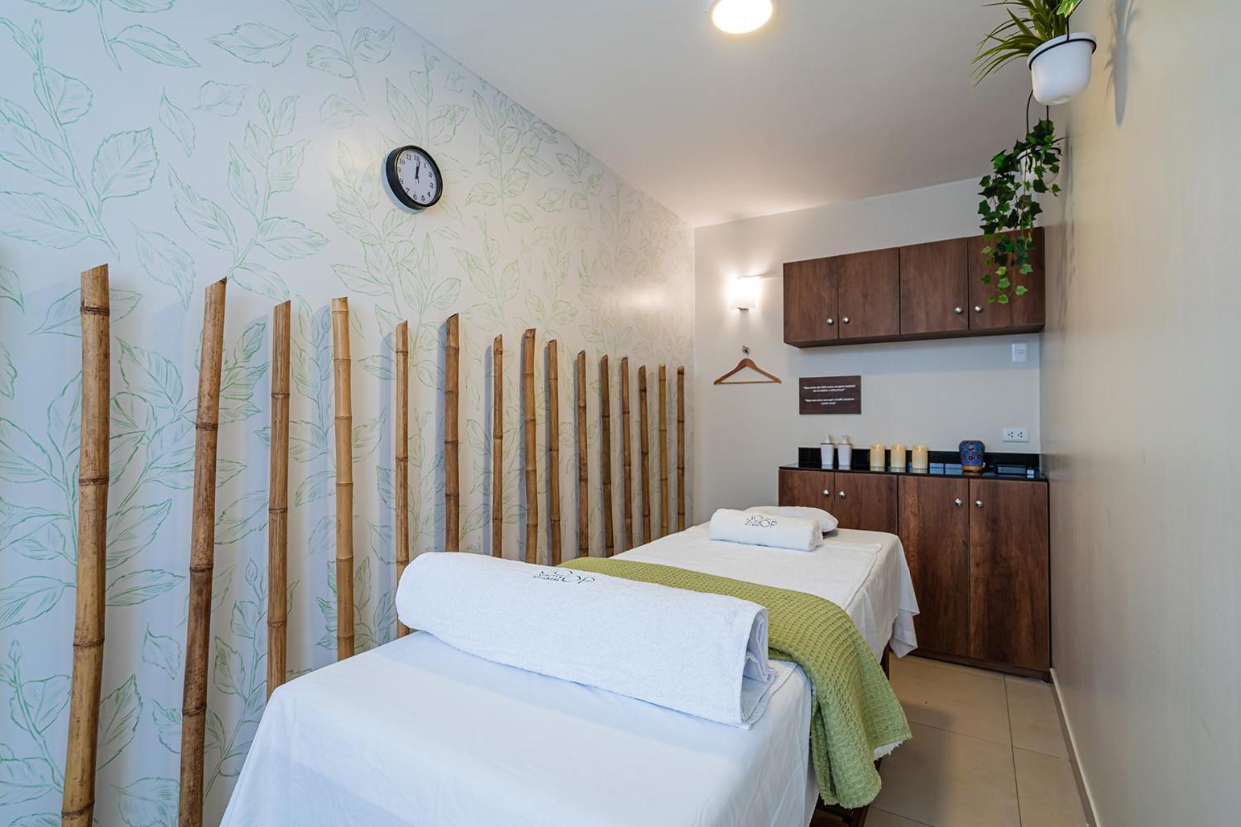 Casa Andina Standard Trujillo Plaza Hotel Exterior photo