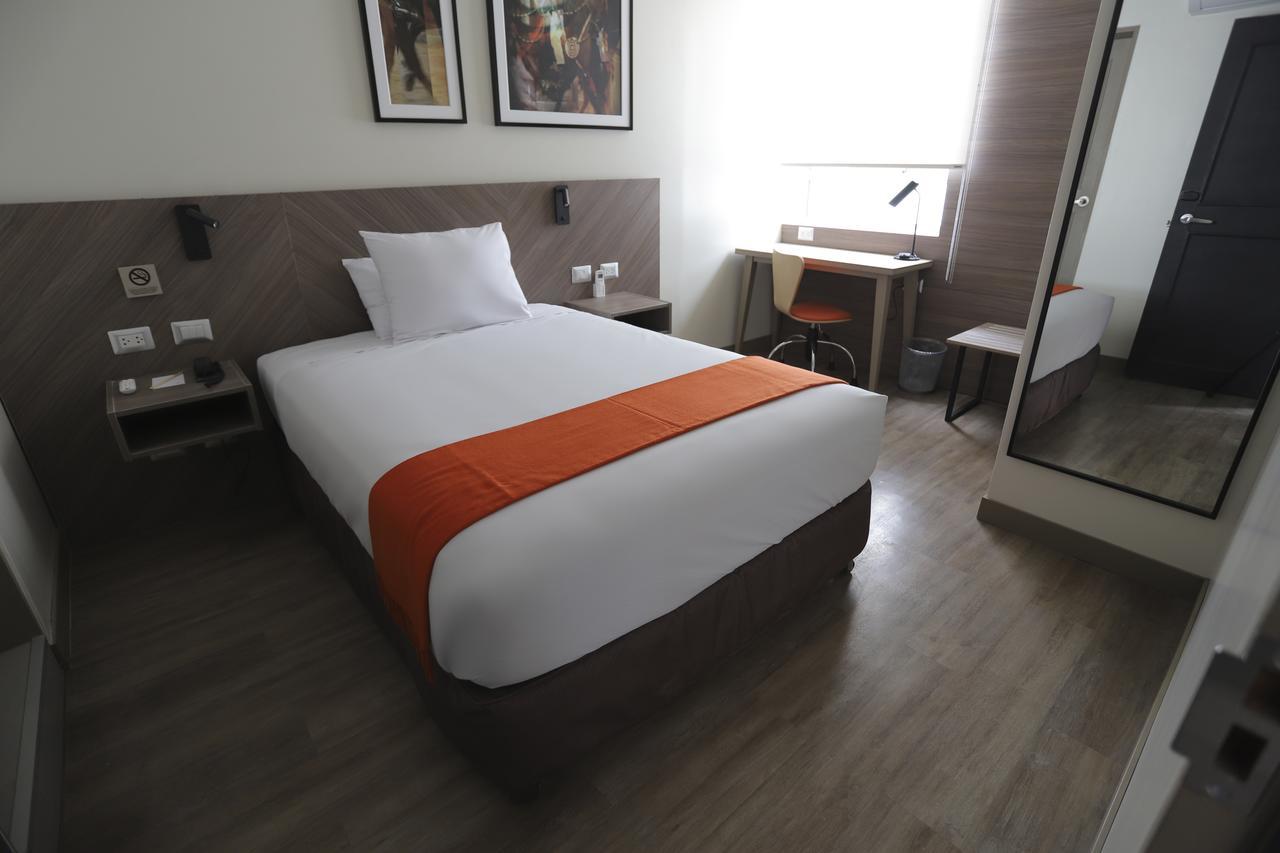 Casa Andina Standard Trujillo Plaza Hotel Exterior photo