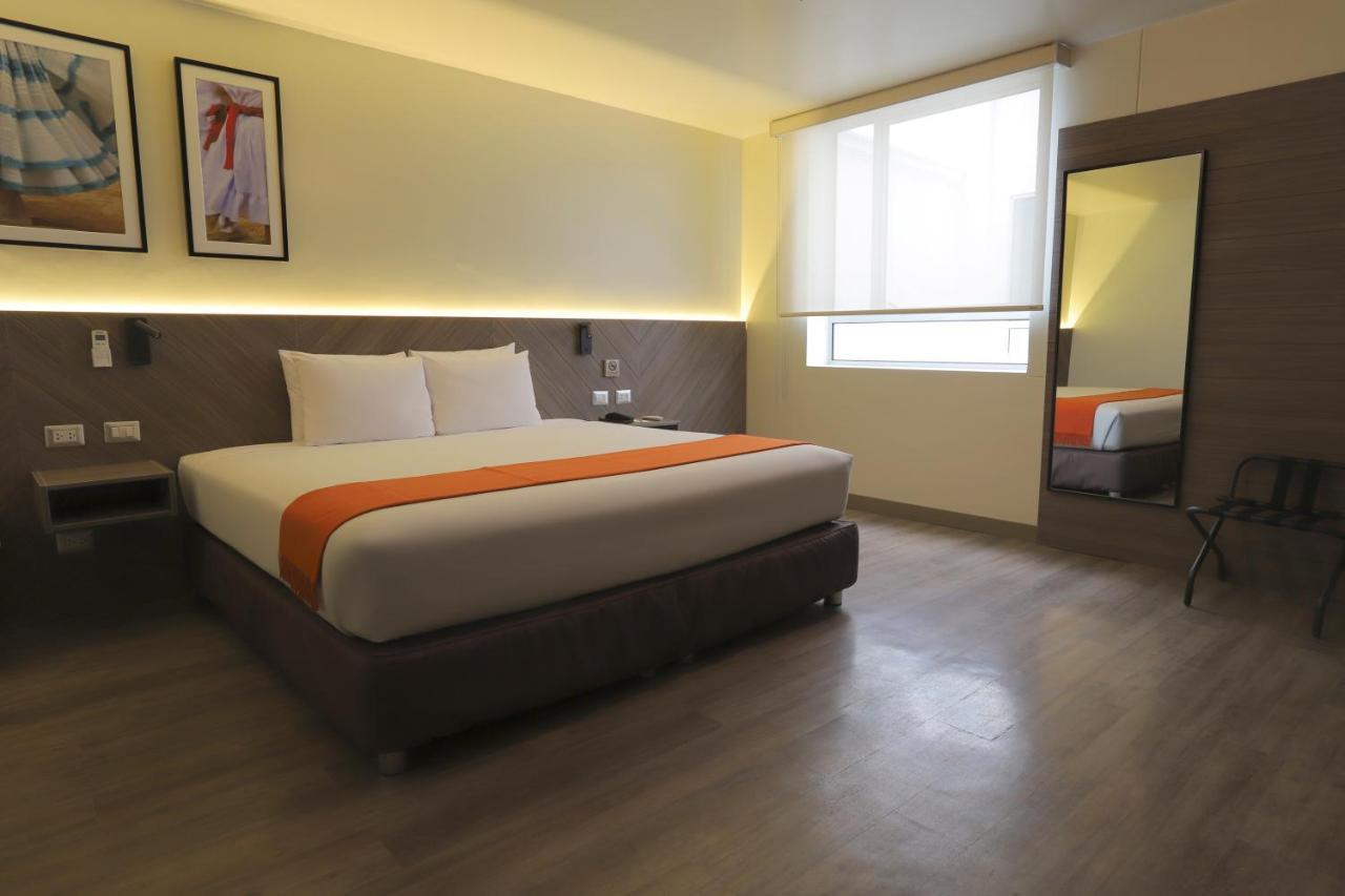 Casa Andina Standard Trujillo Plaza Hotel Exterior photo