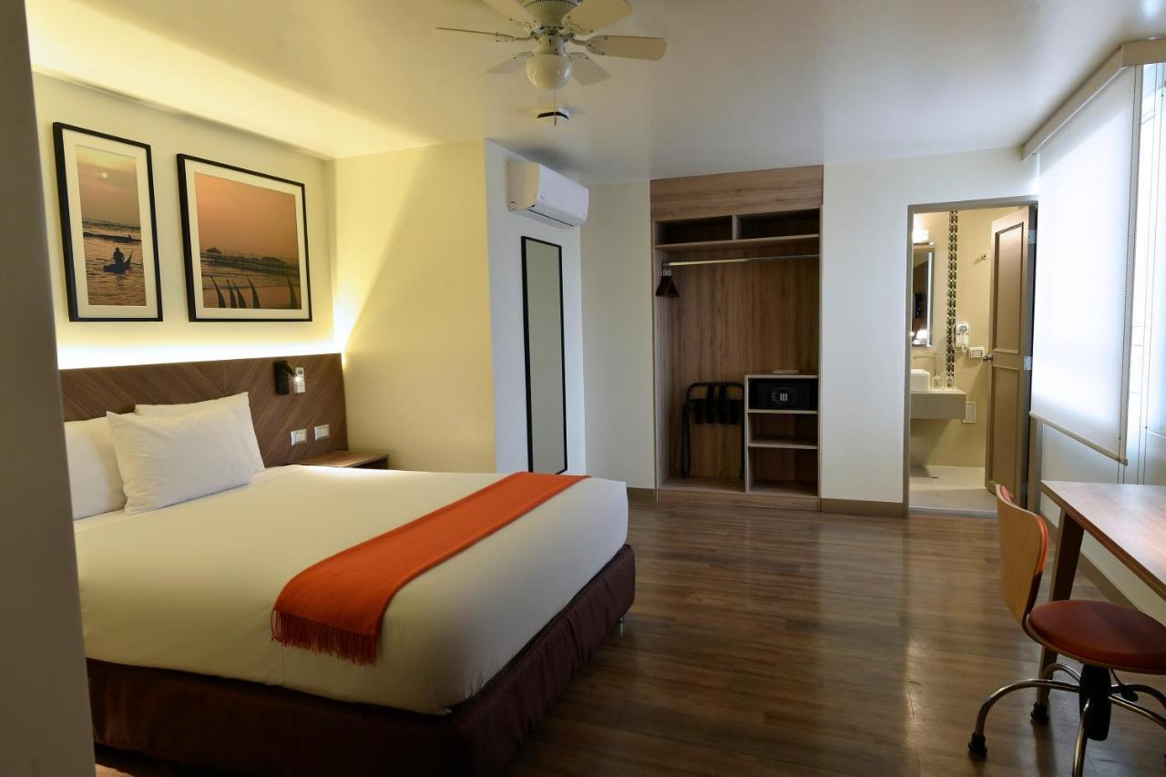 Casa Andina Standard Trujillo Plaza Hotel Exterior photo